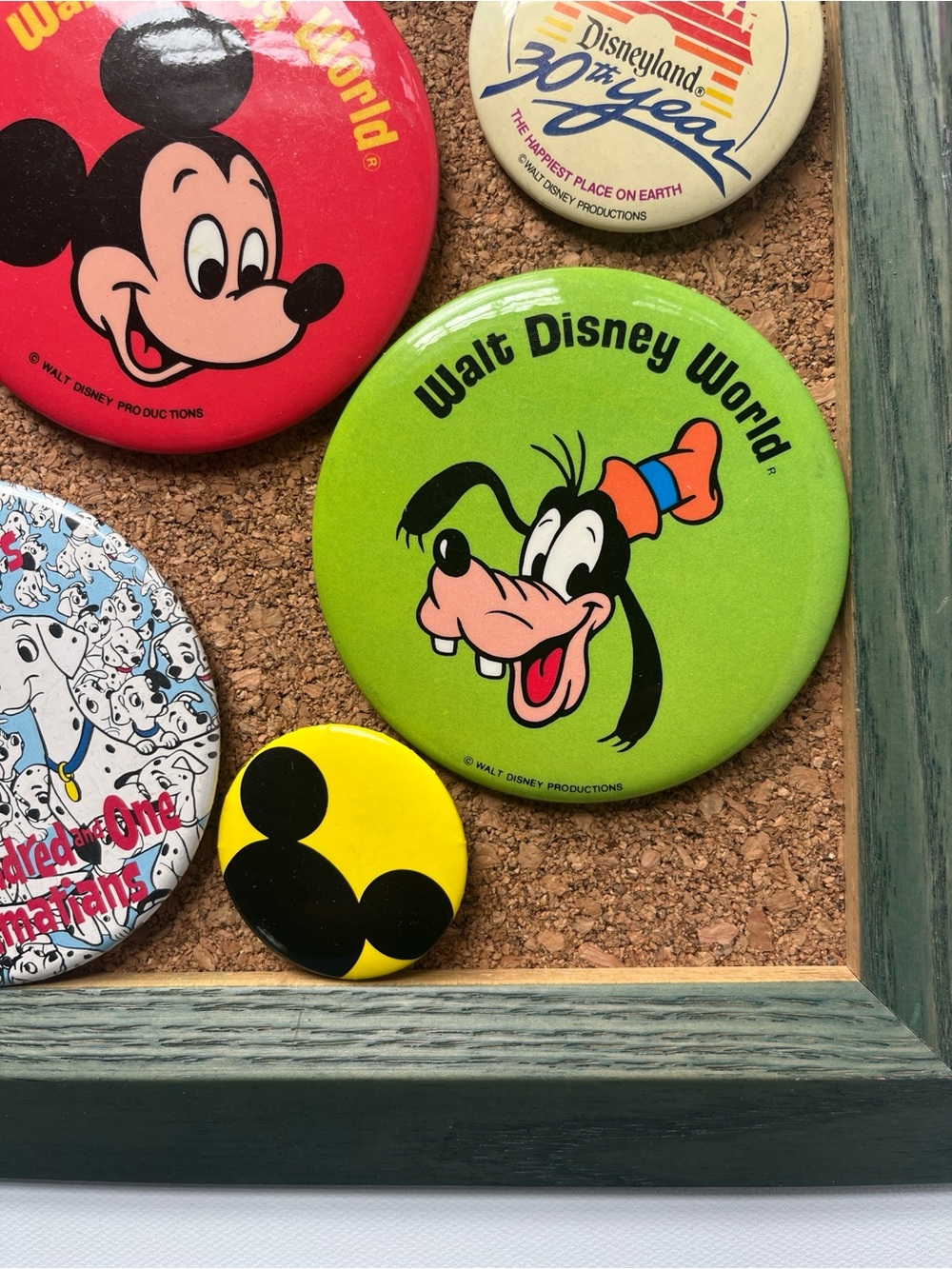 Vintage Pinback Button Lot of 8 Walt Disney World Disneyland w Bulletin Board - Picture 8 of 16